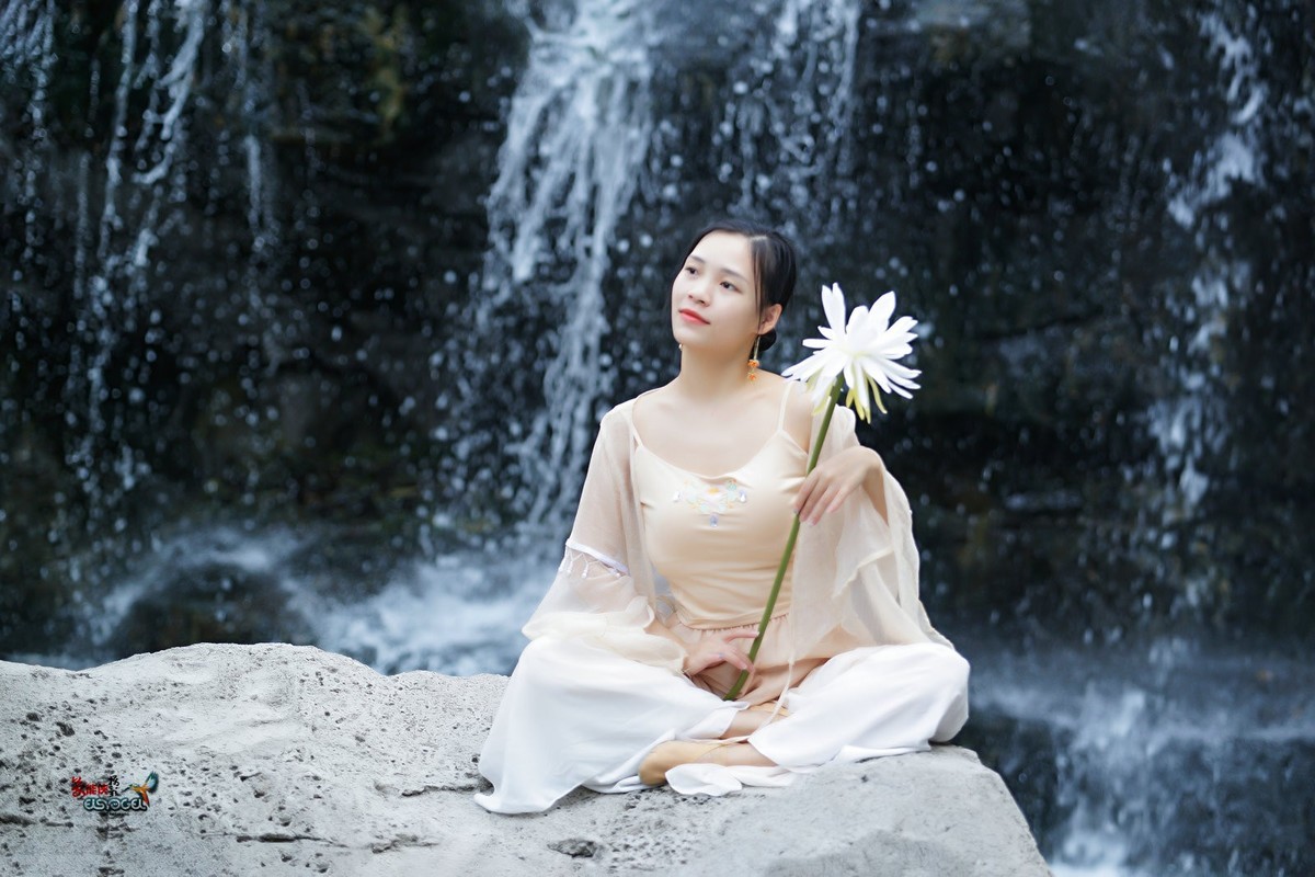 【远见青山近见仙】---佳佳