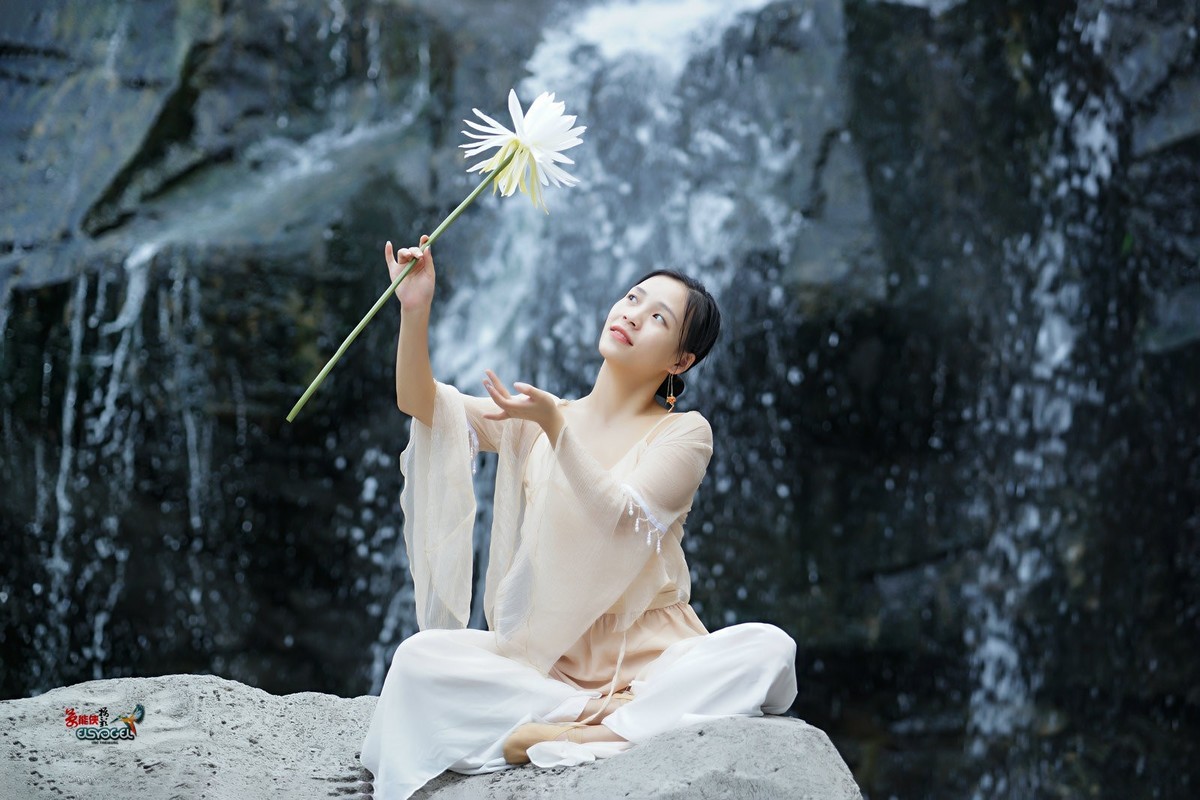 【远见青山近见仙】---佳佳