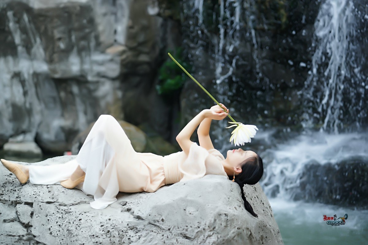 【远见青山近见仙】---佳佳