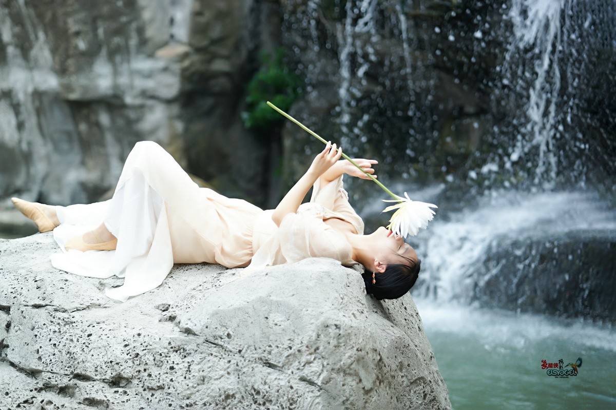 【远见青山近见仙】---佳佳