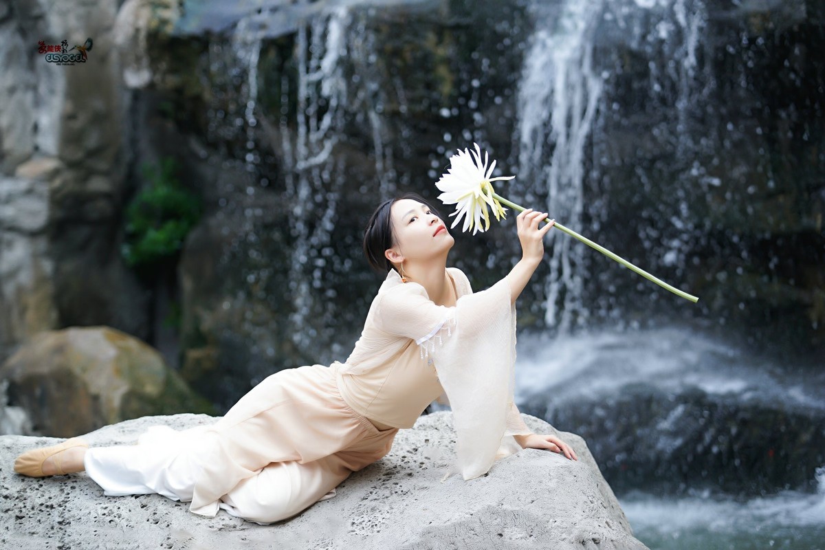 【远见青山近见仙】---佳佳