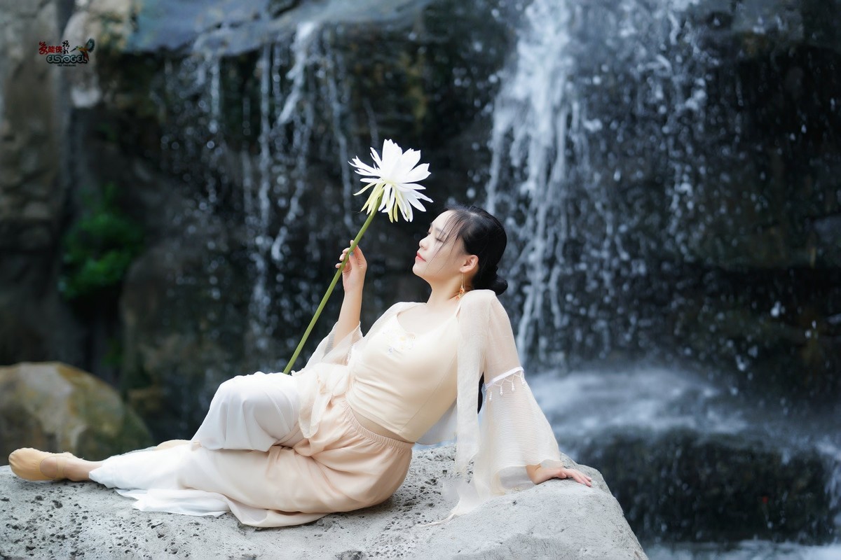 【远见青山近见仙】---佳佳