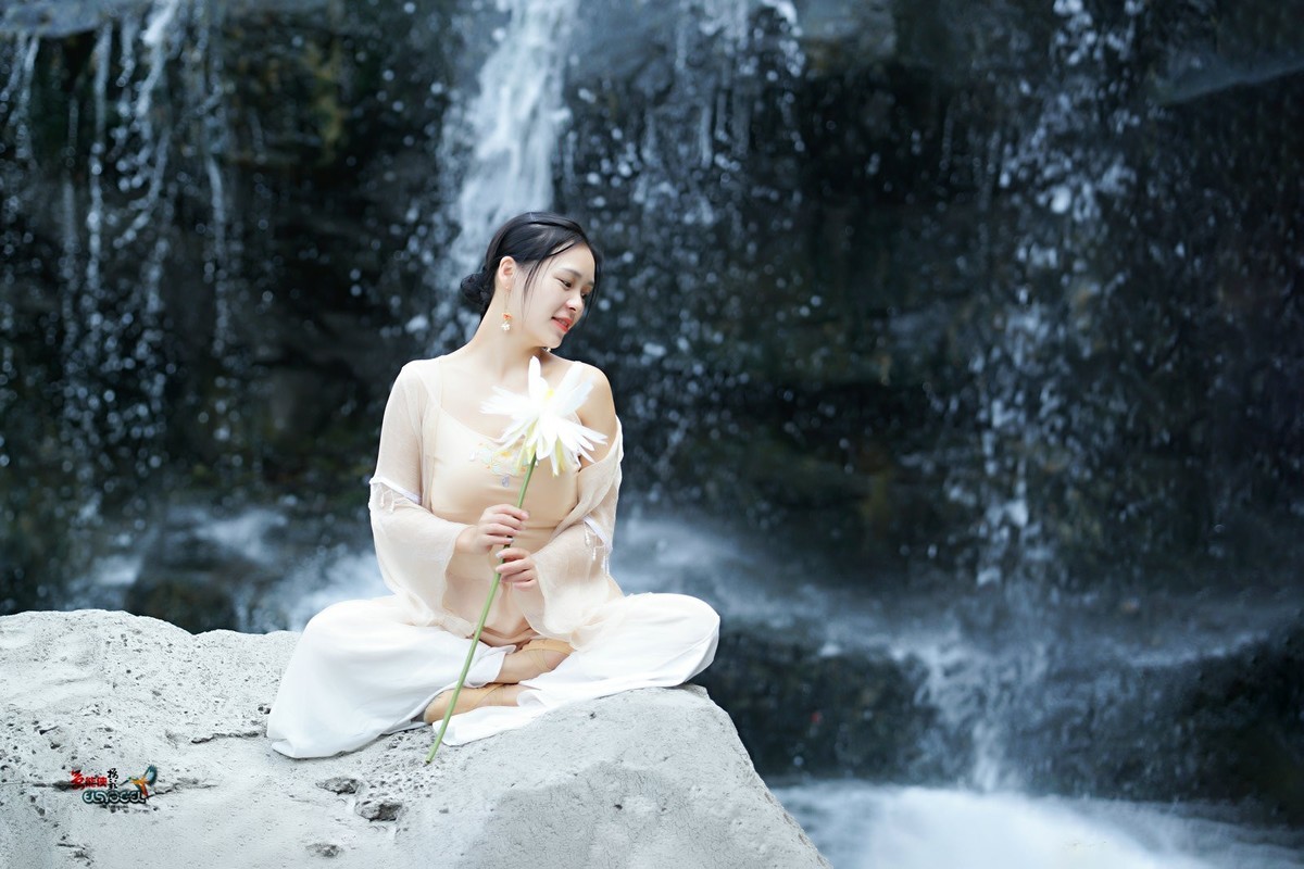 【远见青山近见仙】---佳佳