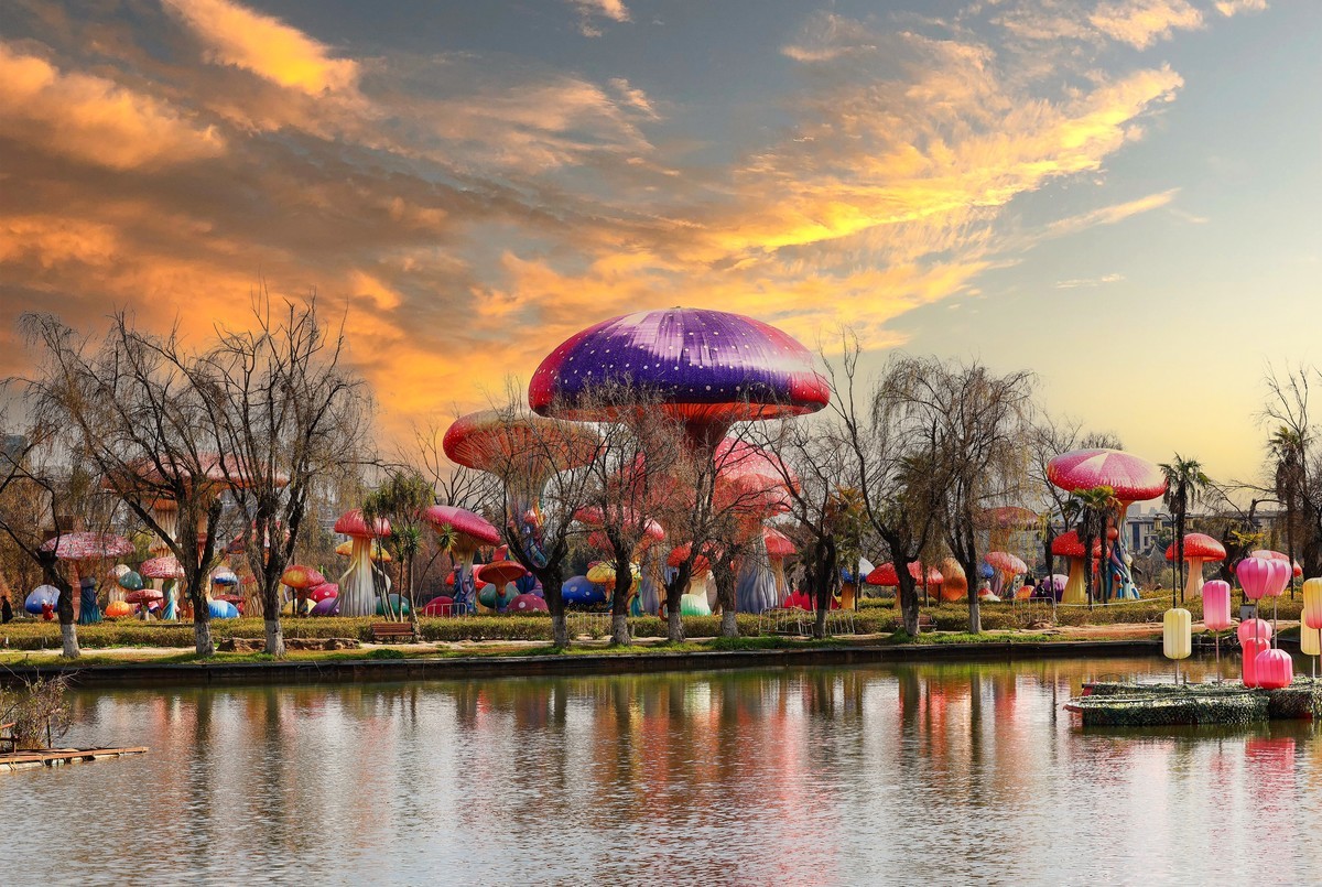 大观楼，年味好礼，大蘑菇大灯笼拔地而起