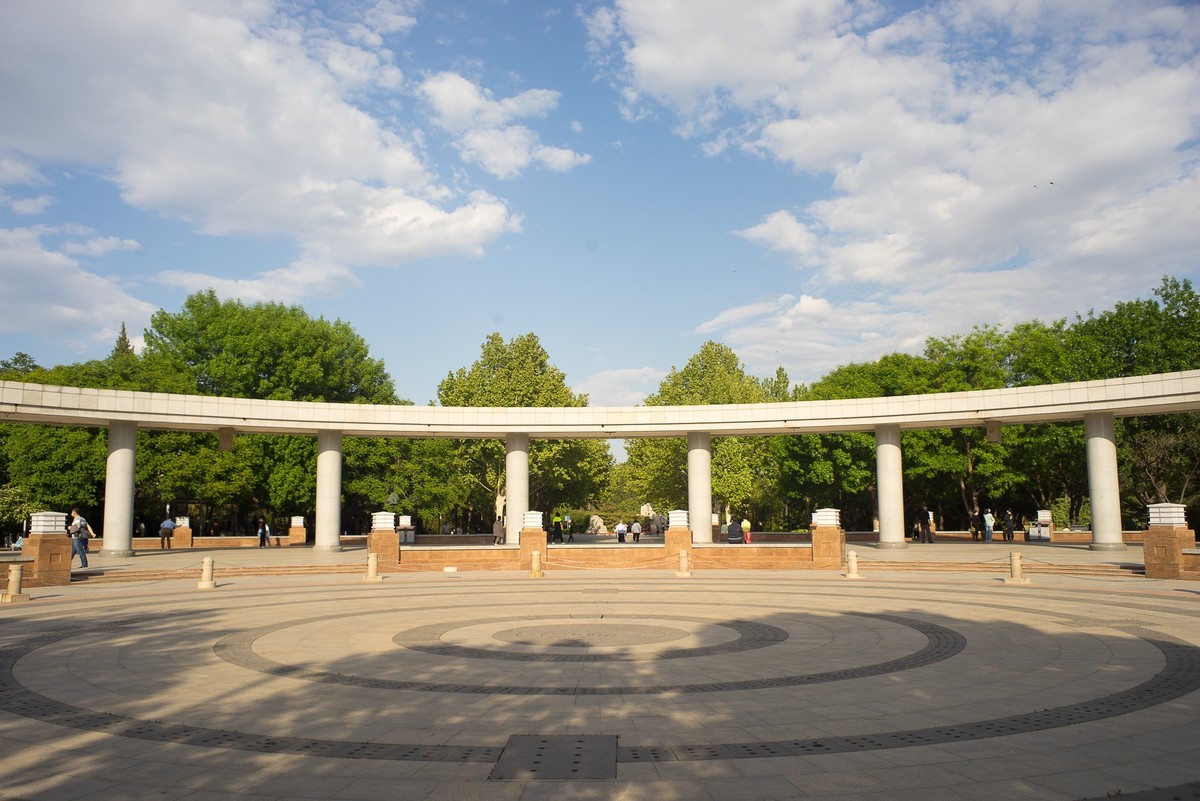 五一节城市休闲广场随拍3