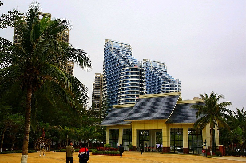 915不老松：海南游摄纪实】临高 县解放公园景!