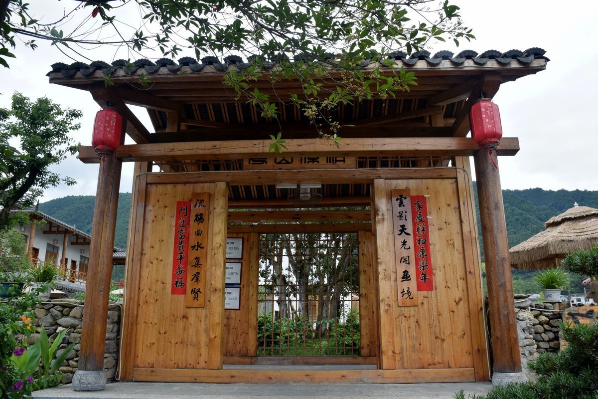 漫步星城 走街串巷（286）云影天光拍吊桥