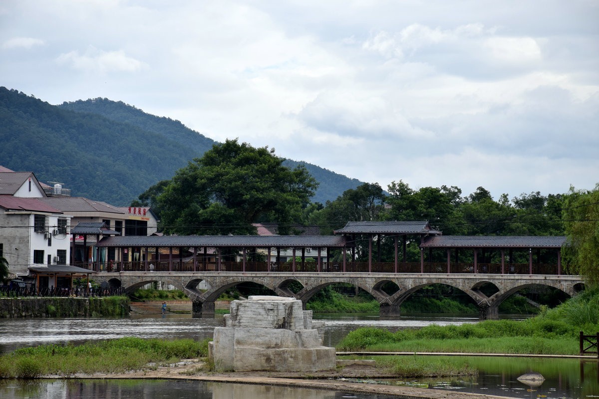 漫步星城 走街串巷（286）云影天光拍吊桥