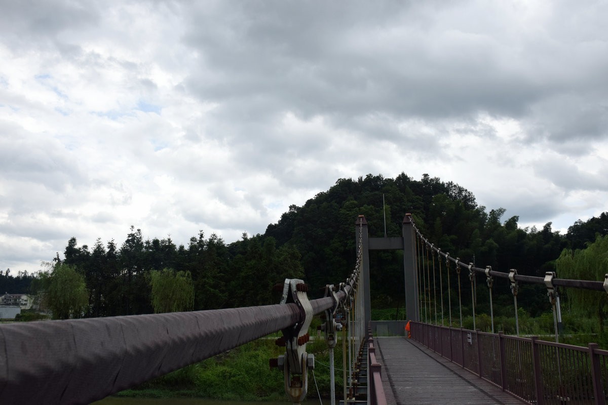 漫步星城 走街串巷（286）云影天光拍吊桥