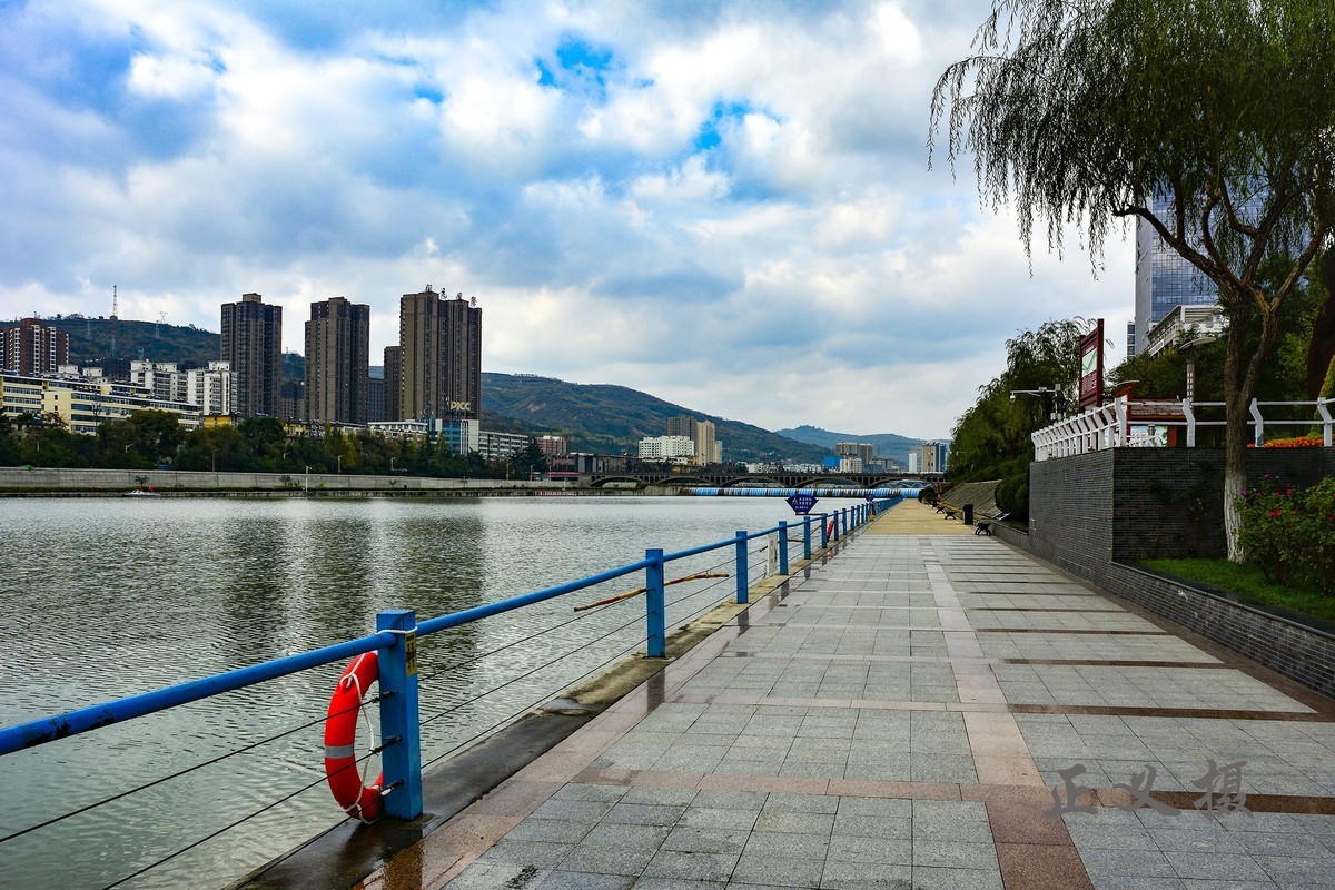 入手的老镜头20mmF2.8拍几张