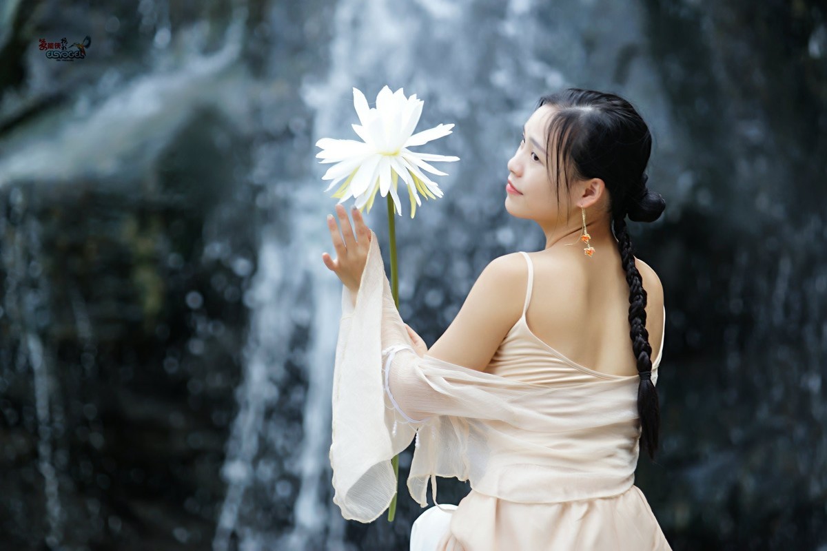 【远见青山近见仙】---佳佳