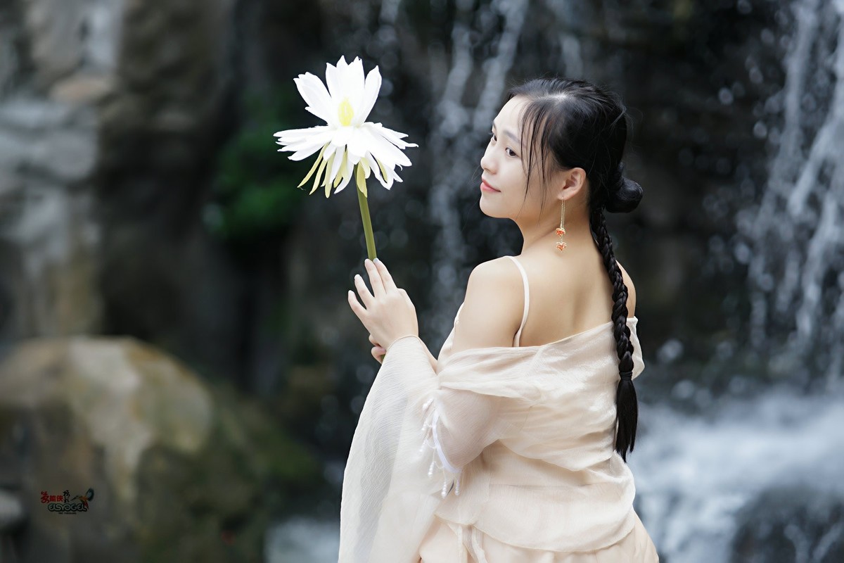 【远见青山近见仙】---佳佳