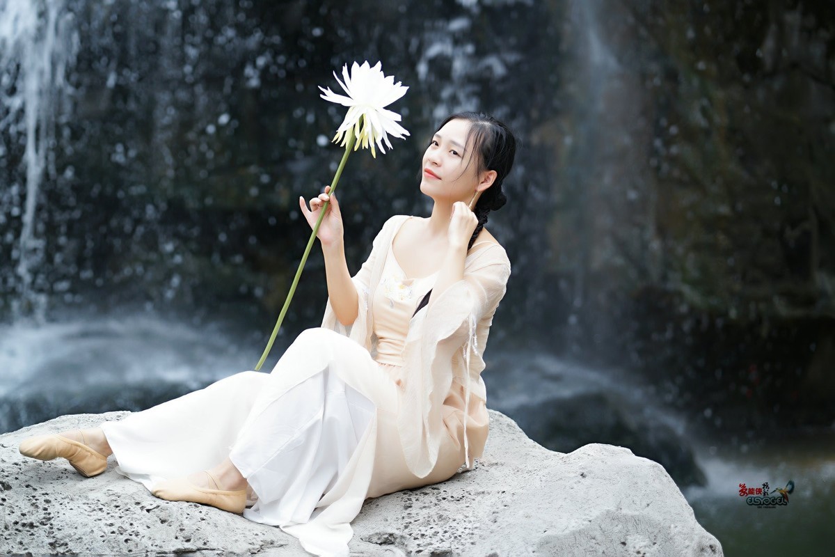 【远见青山近见仙】---佳佳