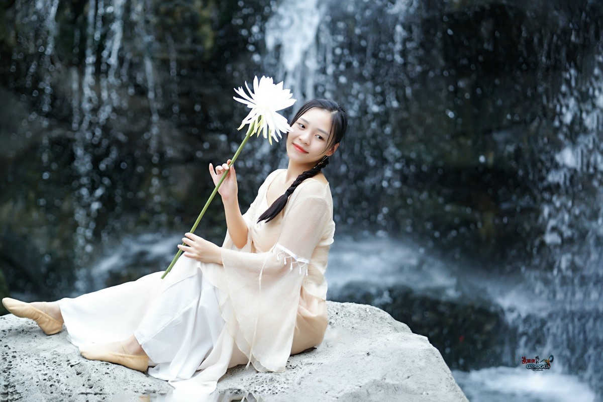 【远见青山近见仙】---佳佳