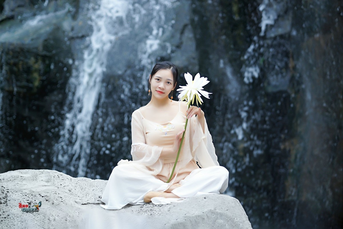 【远见青山近见仙】---佳佳