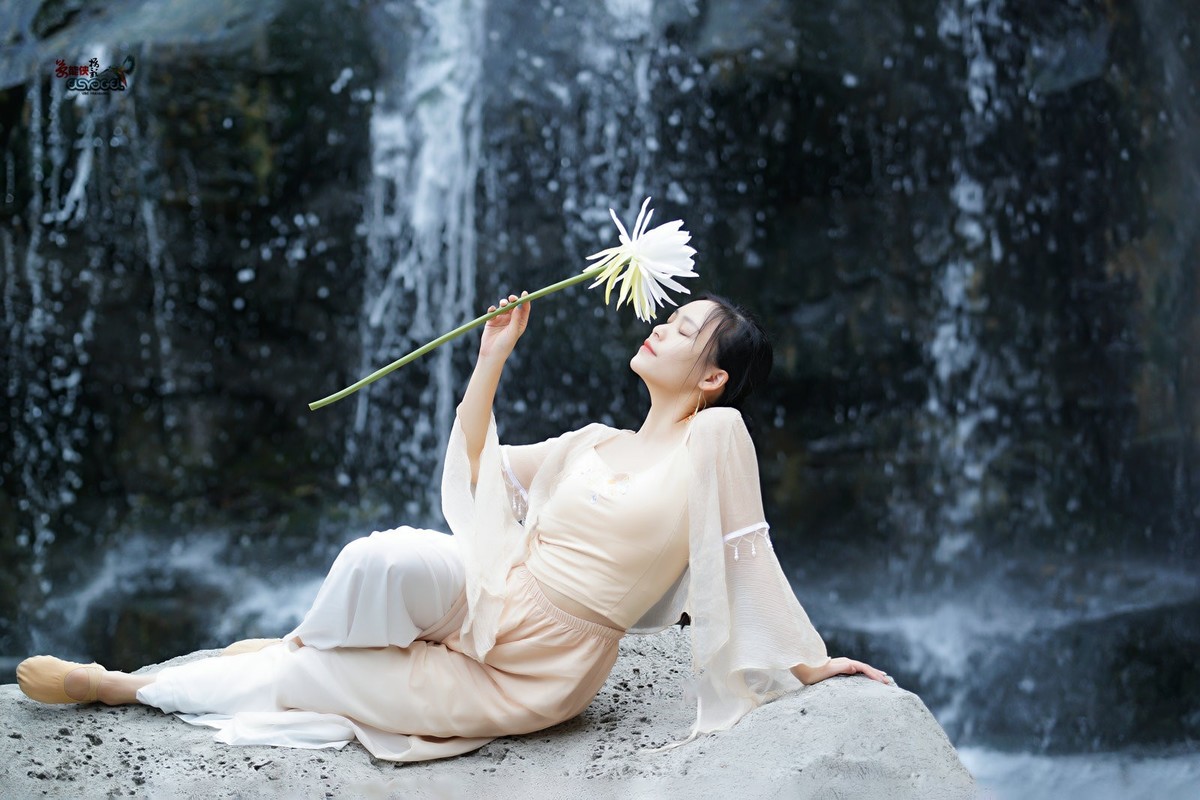 【远见青山近见仙】---佳佳