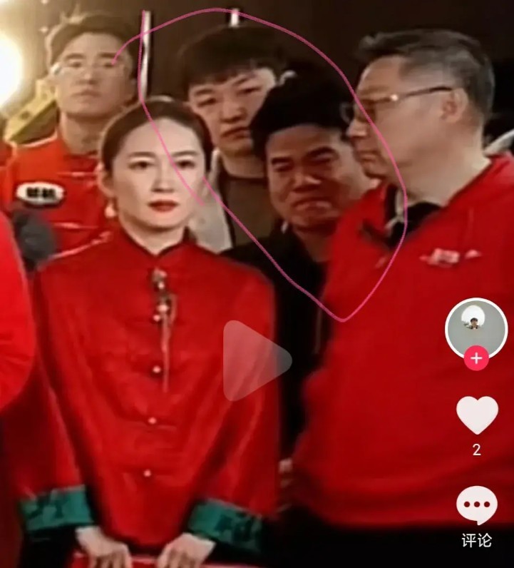 董宇辉年会上抱着俞敏洪痛哭！希望他独立创业！2024创业做什么？