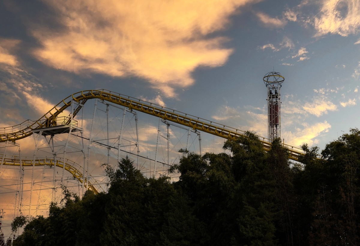 大观楼，年味好礼，大蘑菇大灯笼拔地而起