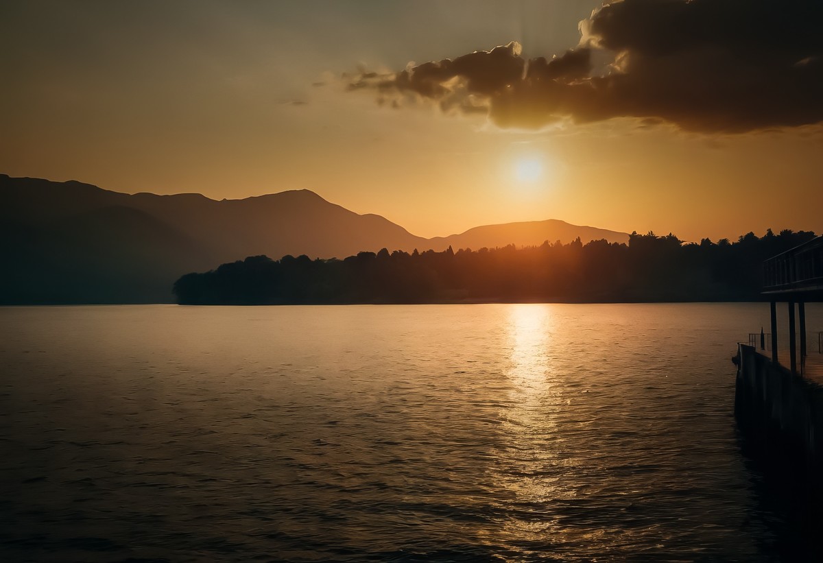 湖景的山影之恋