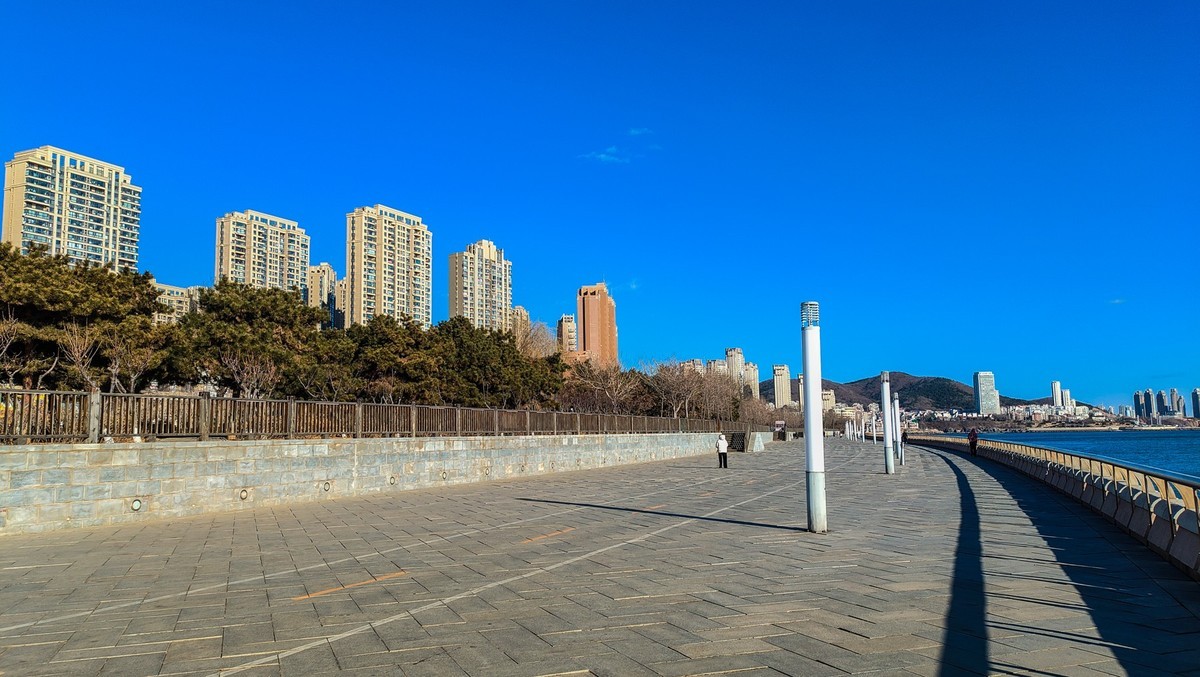 大 连 的 海 ------ 开发区临近杂货码头的海