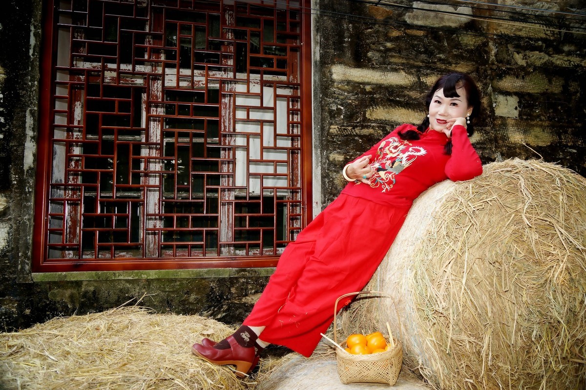 晒秋中的红衣村姑！