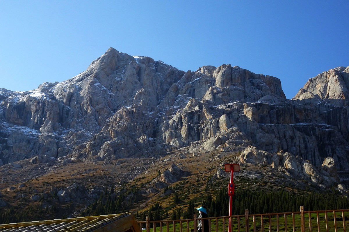 我在新疆伊昭公路”白石峰“等你