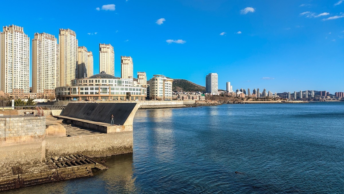 大 连 的 海 ------ 开发区临近杂货码头的海