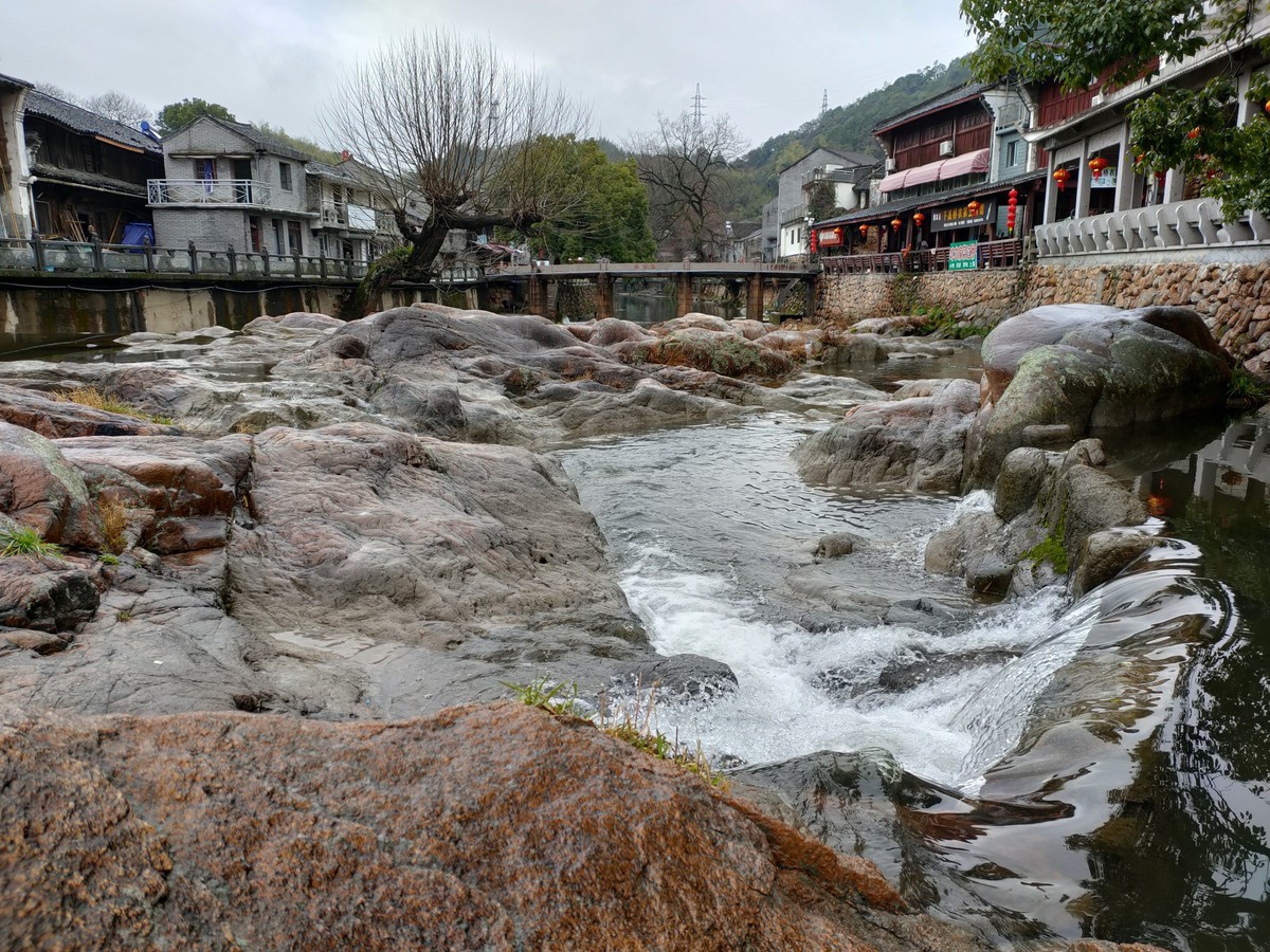 #花开春光寻美景# 疫情后来一次说走就走的旅行：宁波老外滩及岩头古村。