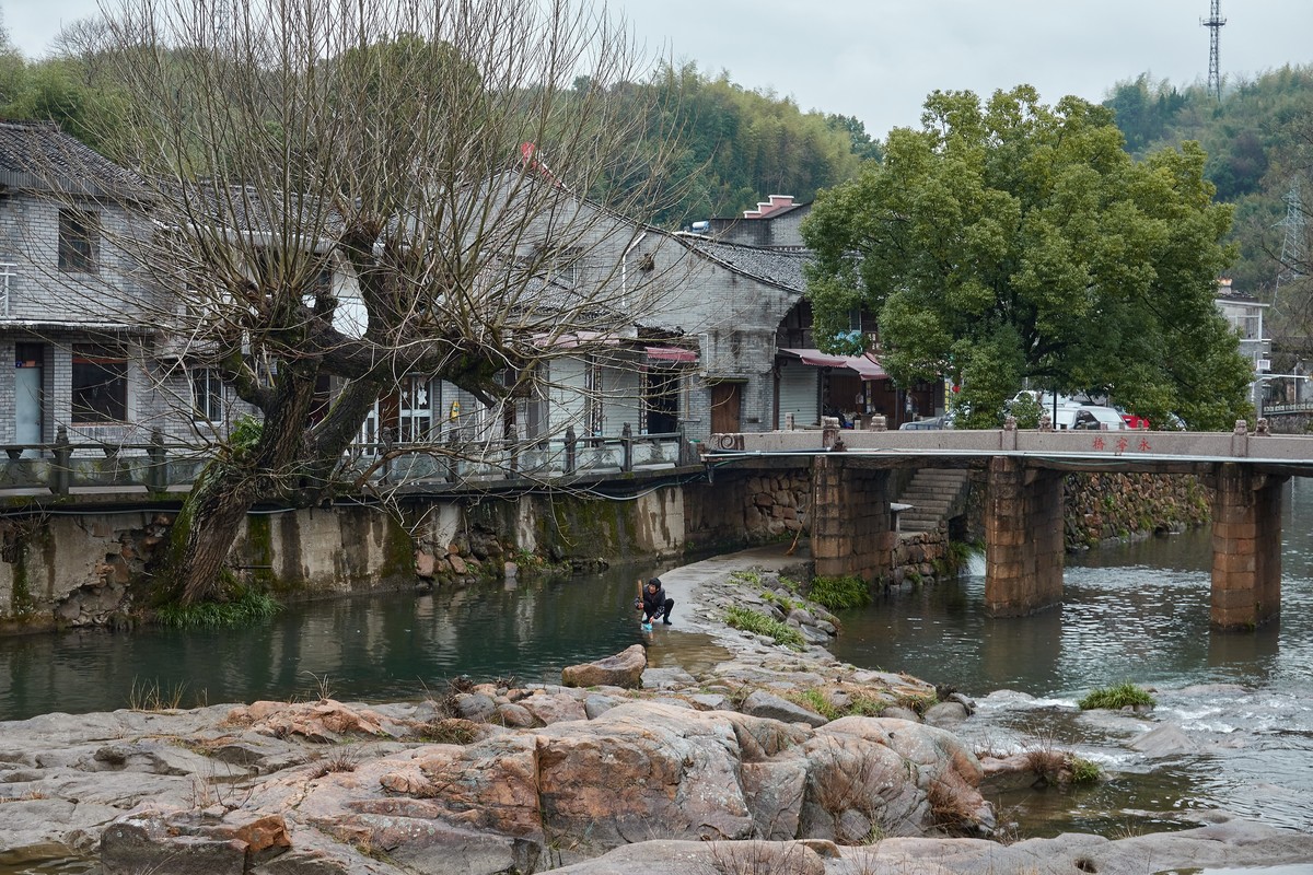 #花开春光寻美景# 疫情后来一次说走就走的旅行：宁波老外滩及岩头古村。