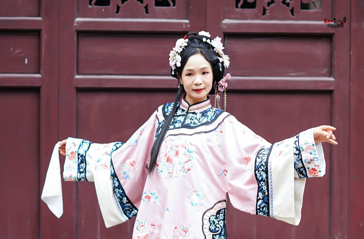【旧梦清汉女】---小杨