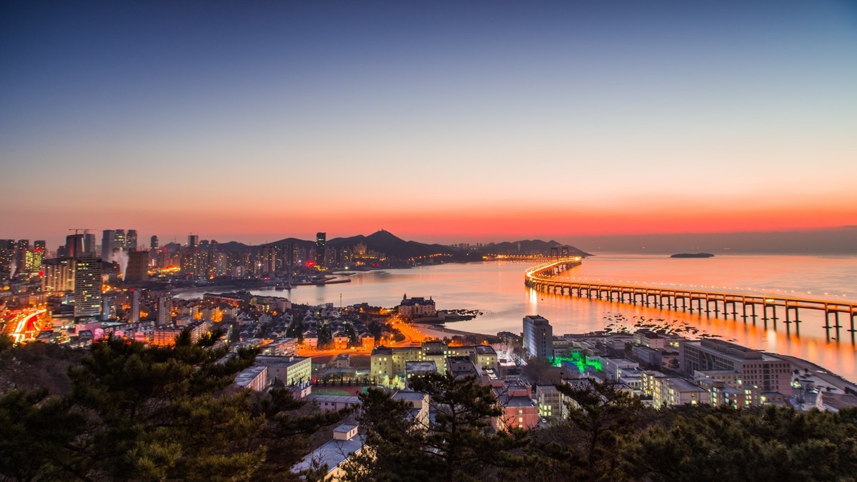 星 海 湾 西 尖 山 晨 曦
