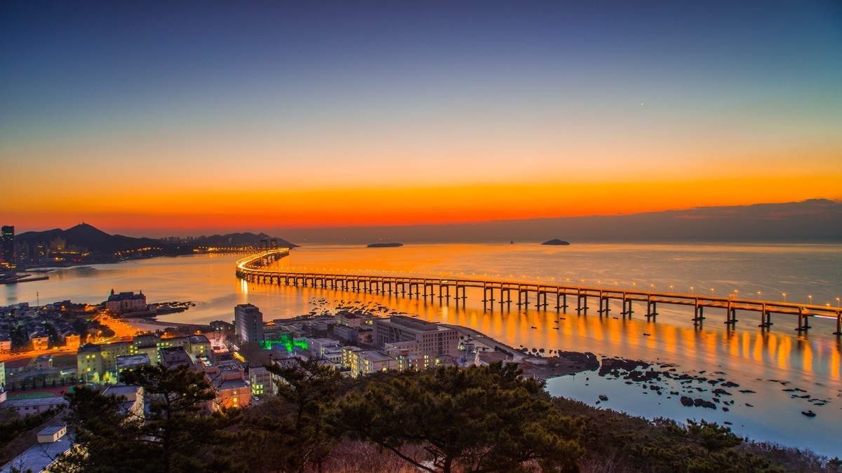 星 海 湾 西 尖 山 晨 曦