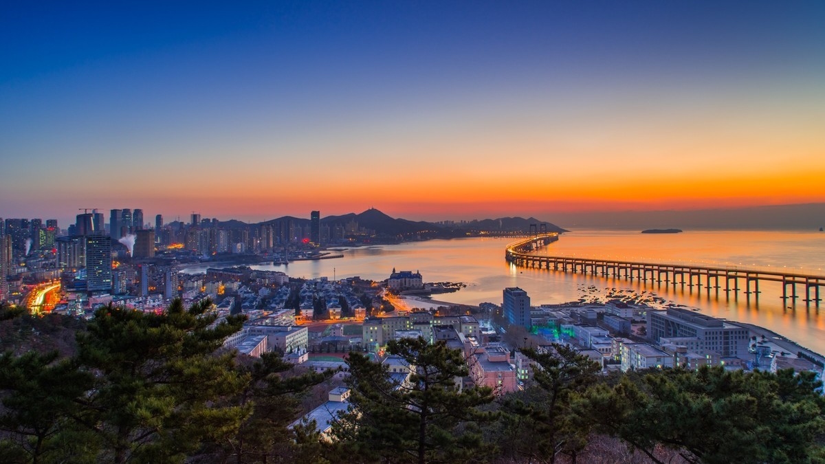 星 海 湾 西 尖 山 晨 曦