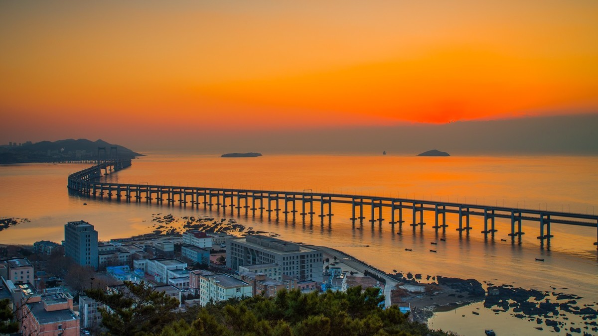 星 海 湾 西 尖 山 晨 曦