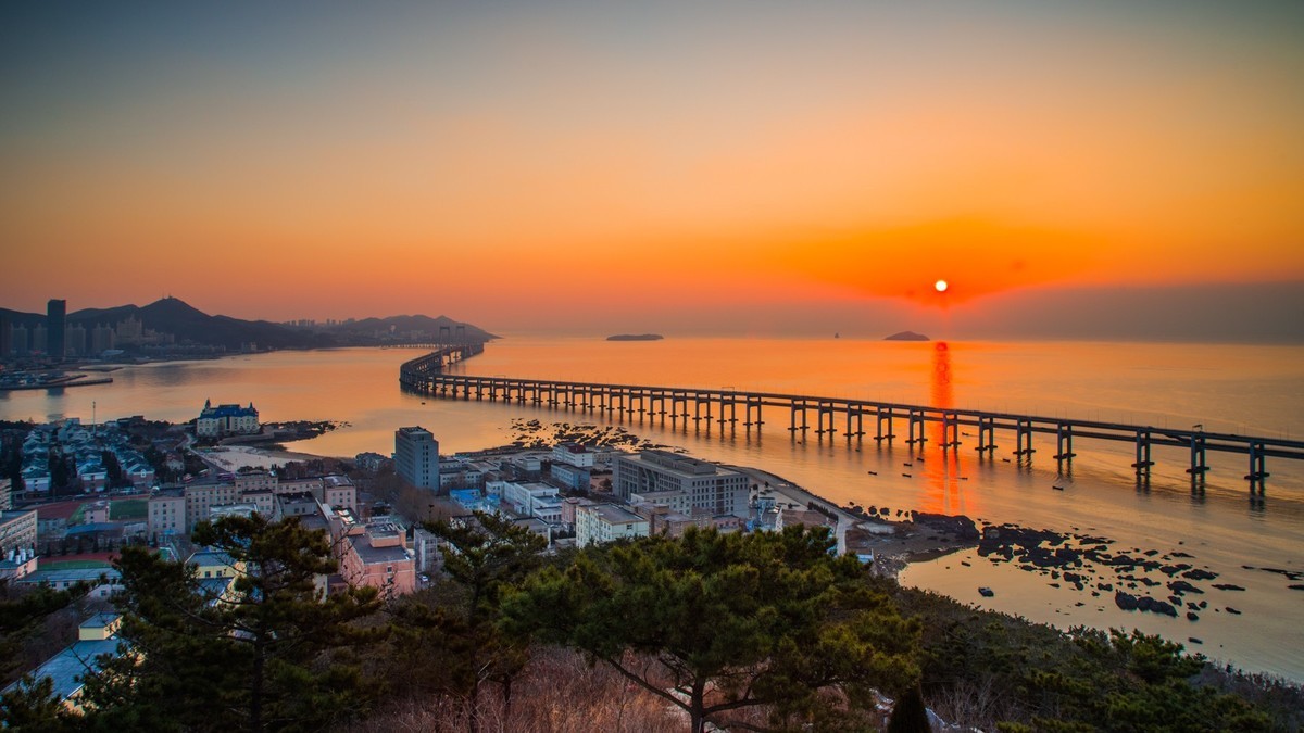 星 海 湾 西 尖 山 晨 曦