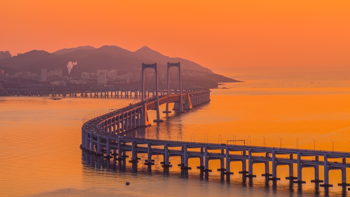 星 海 湾 西 尖 山 晨 曦