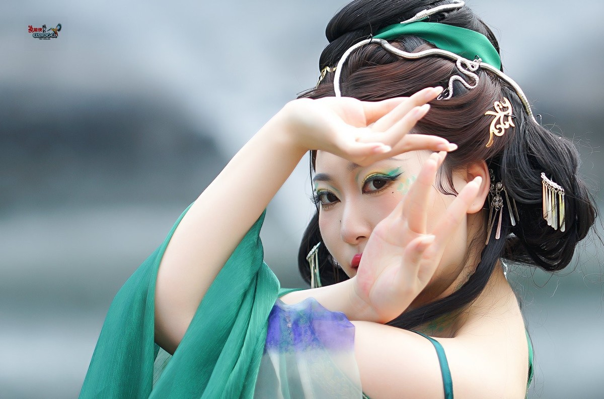 【青蛇少女】---小魚