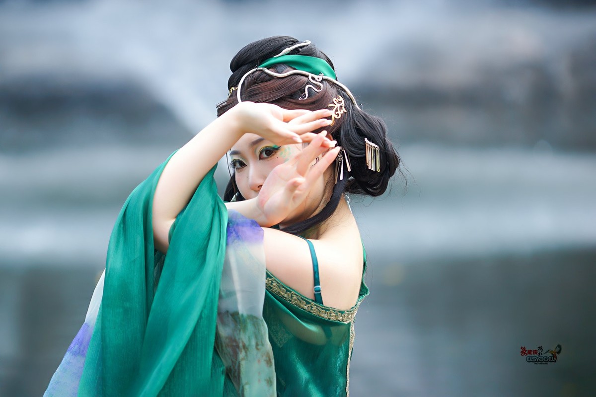 【青蛇少女】---小魚