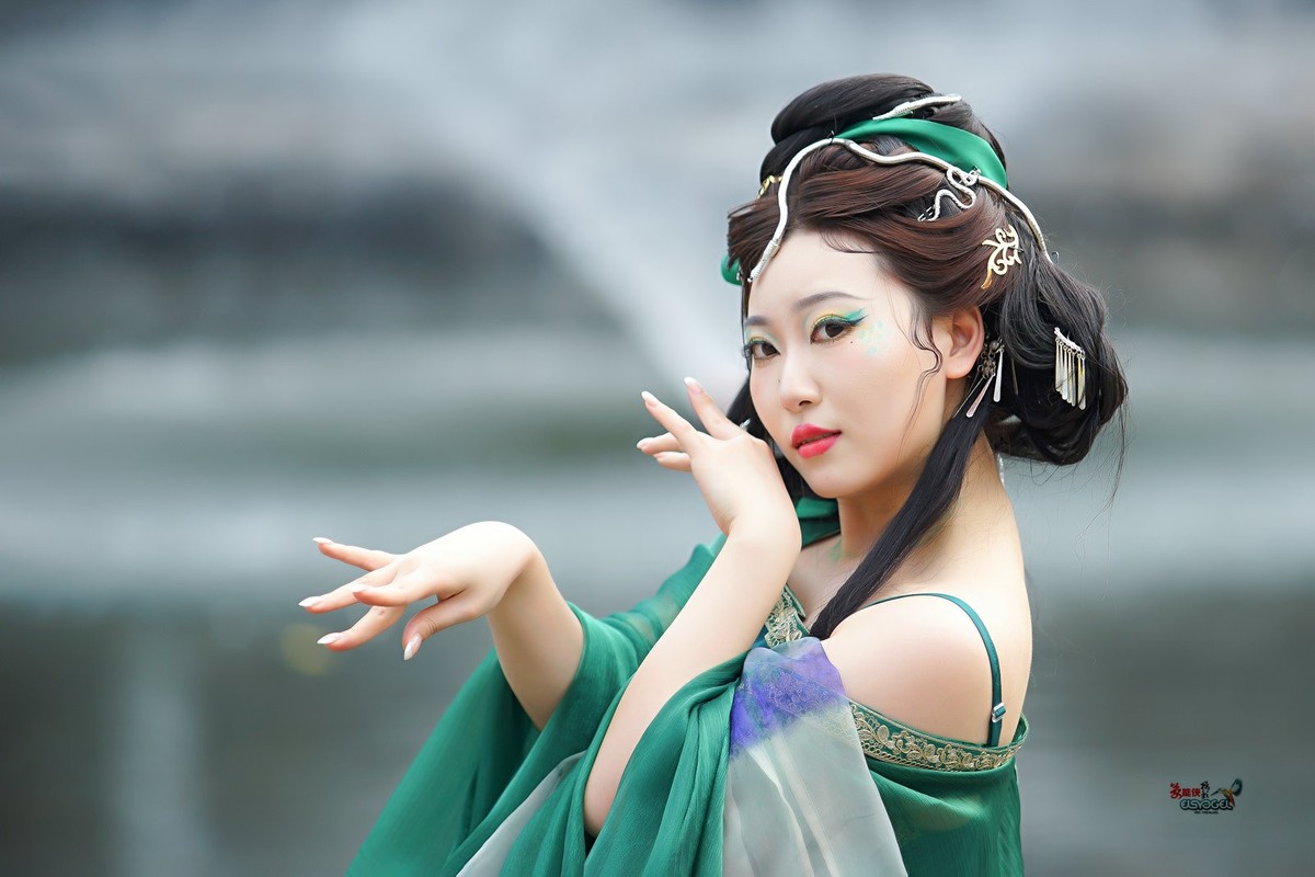 【青蛇少女】---小魚