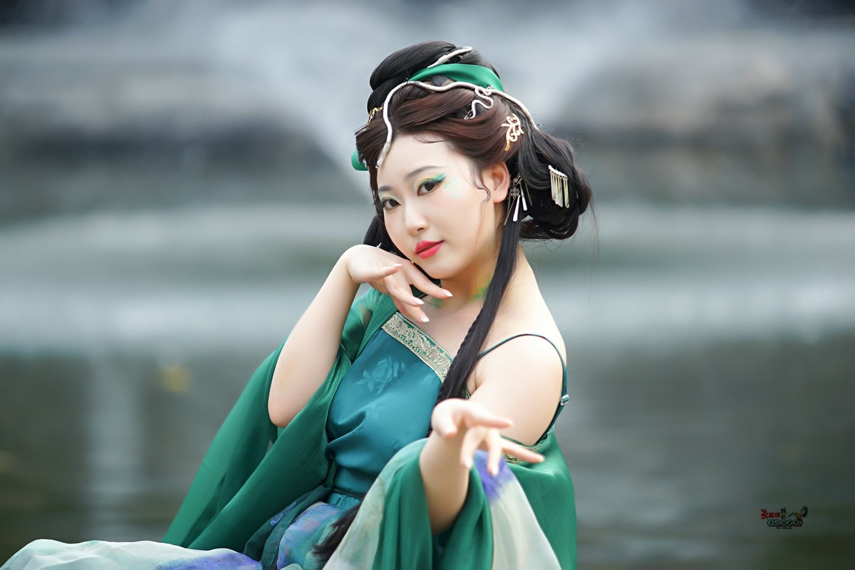 【青蛇少女】---小魚