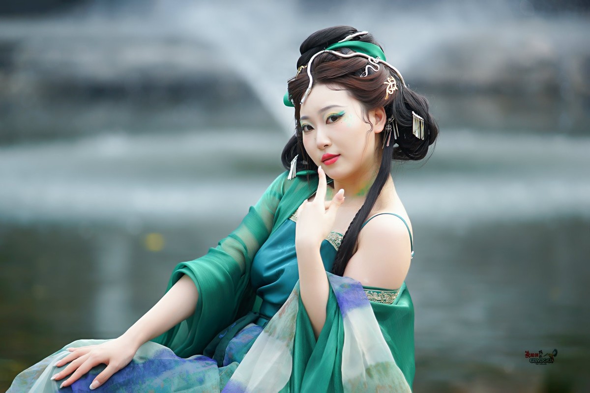 【青蛇少女】---小魚