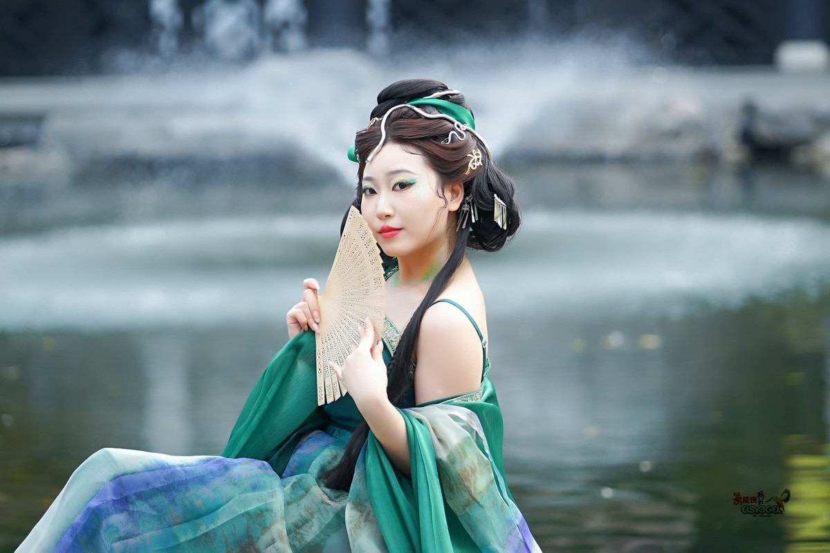 【青蛇少女】---小魚