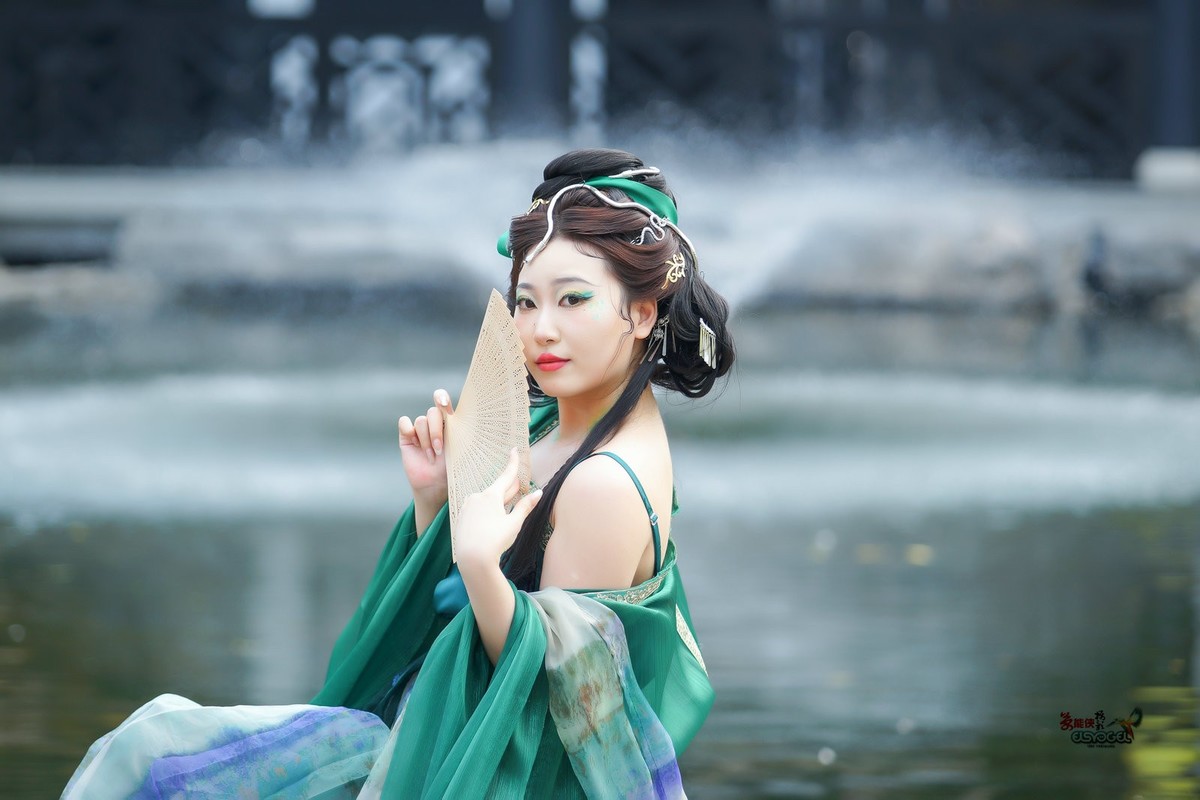 【青蛇少女】---小魚