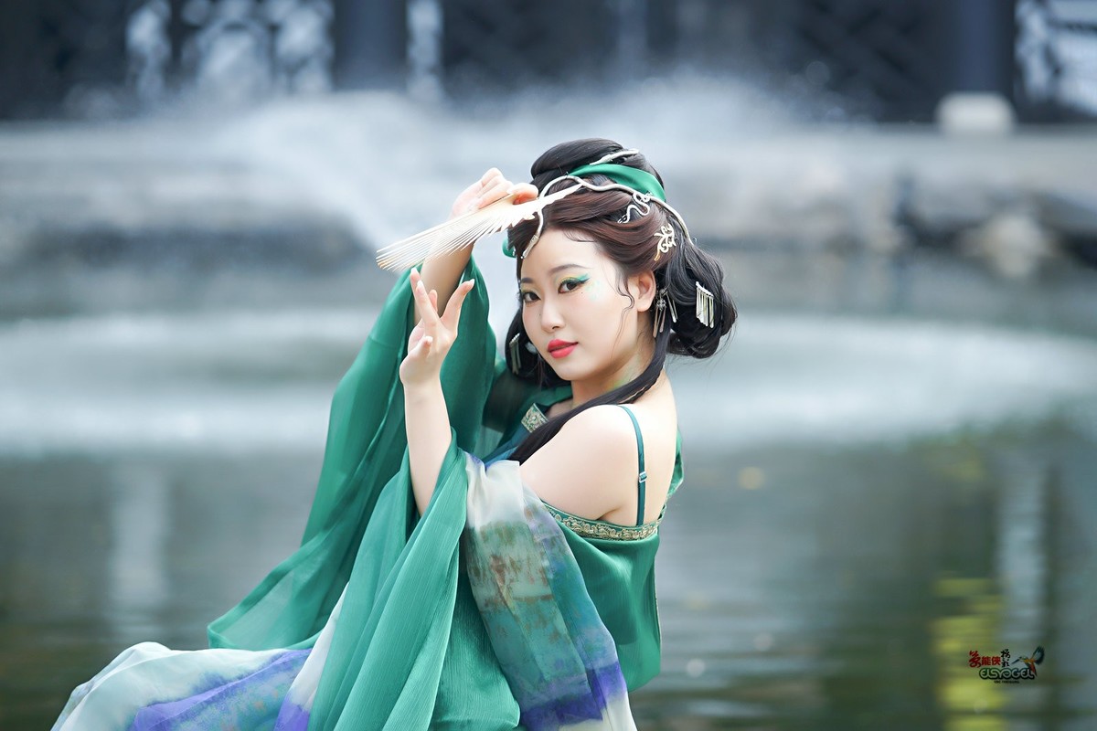 【青蛇少女】---小魚