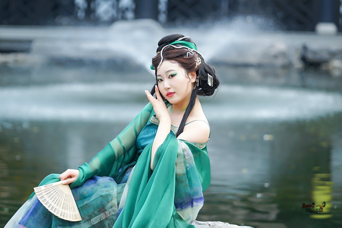 【青蛇少女】---小魚