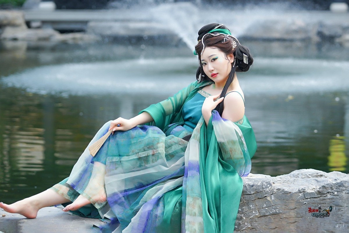 【青蛇少女】---小魚