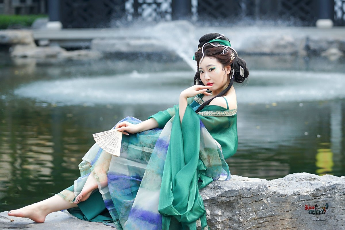 【青蛇少女】---小魚