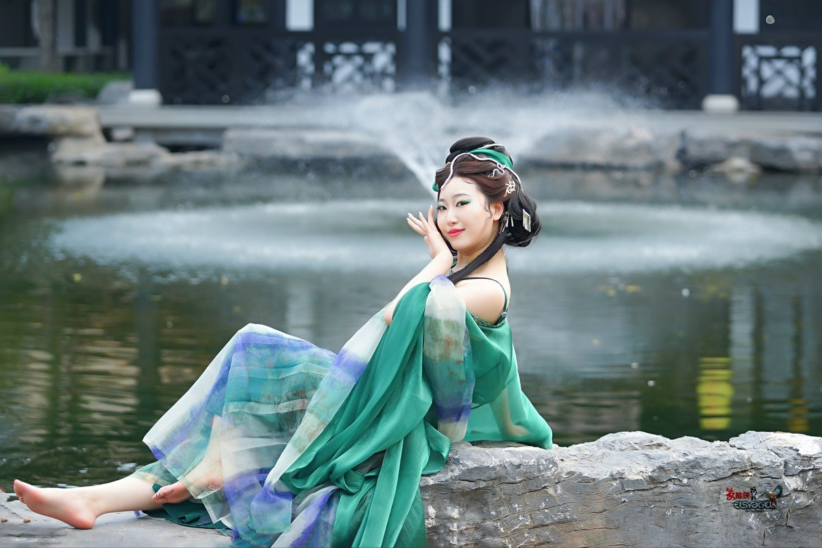 【青蛇少女】---小魚