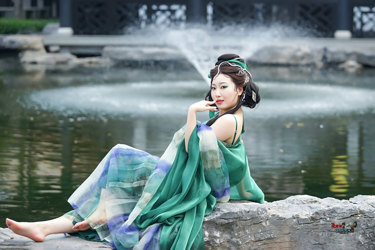 【青蛇少女】---小魚