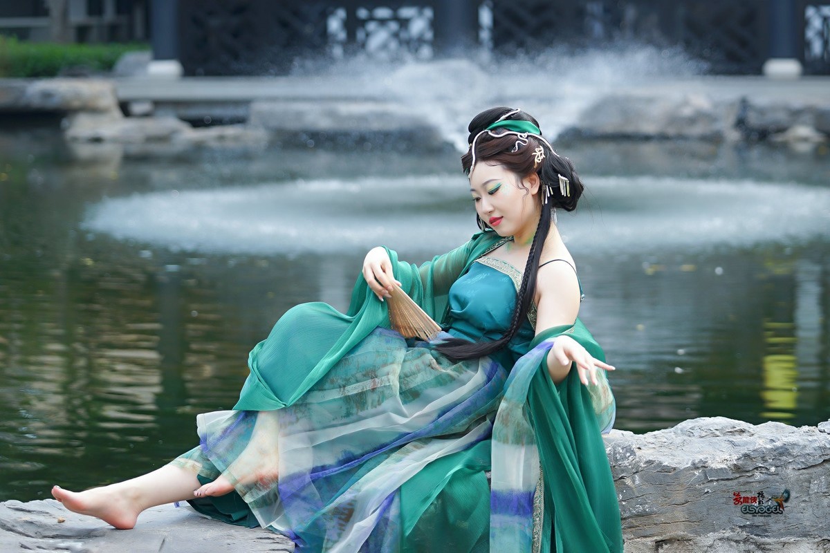 【青蛇少女】---小魚